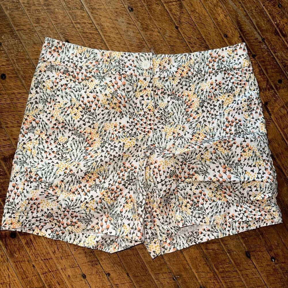 Loft floral flat front normcore size 8 minimalist 6” shorts